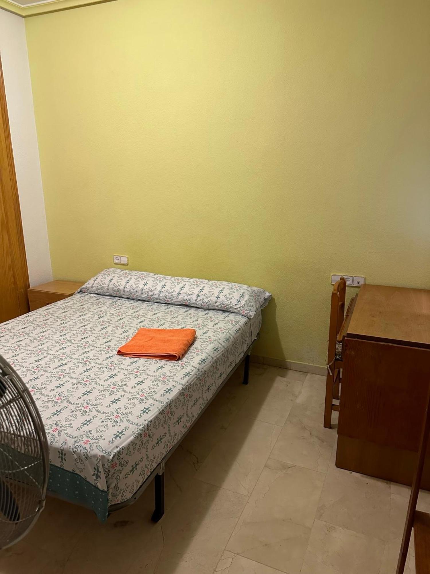 Economic Private Room In Center Of Granada Exterior photo